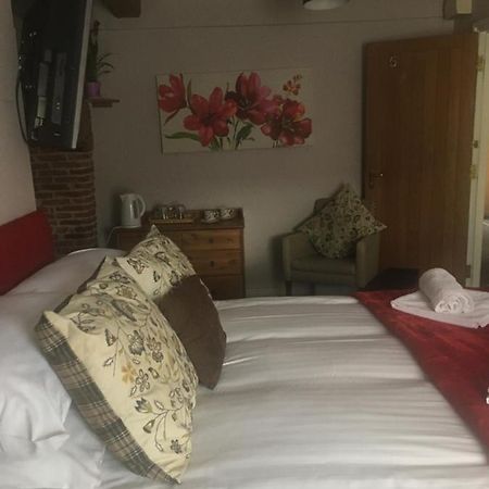 The Chequers Bed and Breakfast Royston  Buitenkant foto