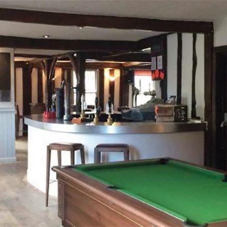 The Chequers Bed and Breakfast Royston  Buitenkant foto
