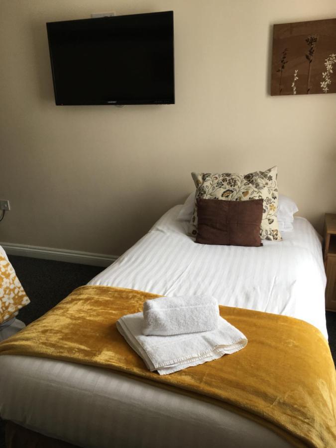 The Chequers Bed and Breakfast Royston  Buitenkant foto