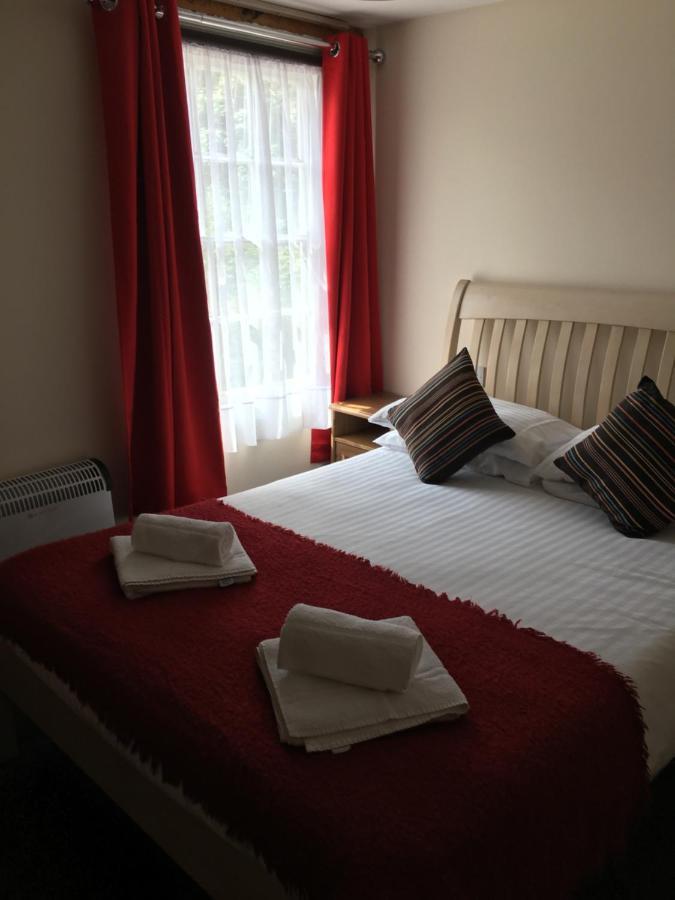 The Chequers Bed and Breakfast Royston  Buitenkant foto