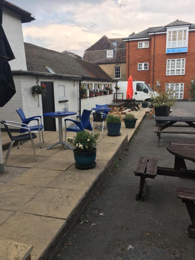 The Chequers Bed and Breakfast Royston  Buitenkant foto