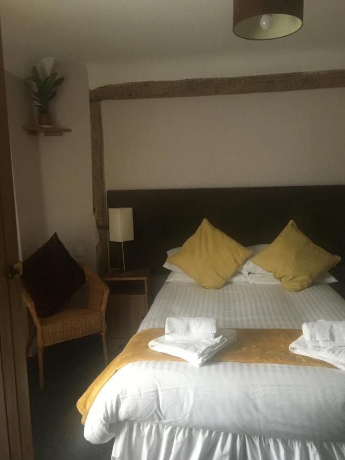 The Chequers Bed and Breakfast Royston  Buitenkant foto
