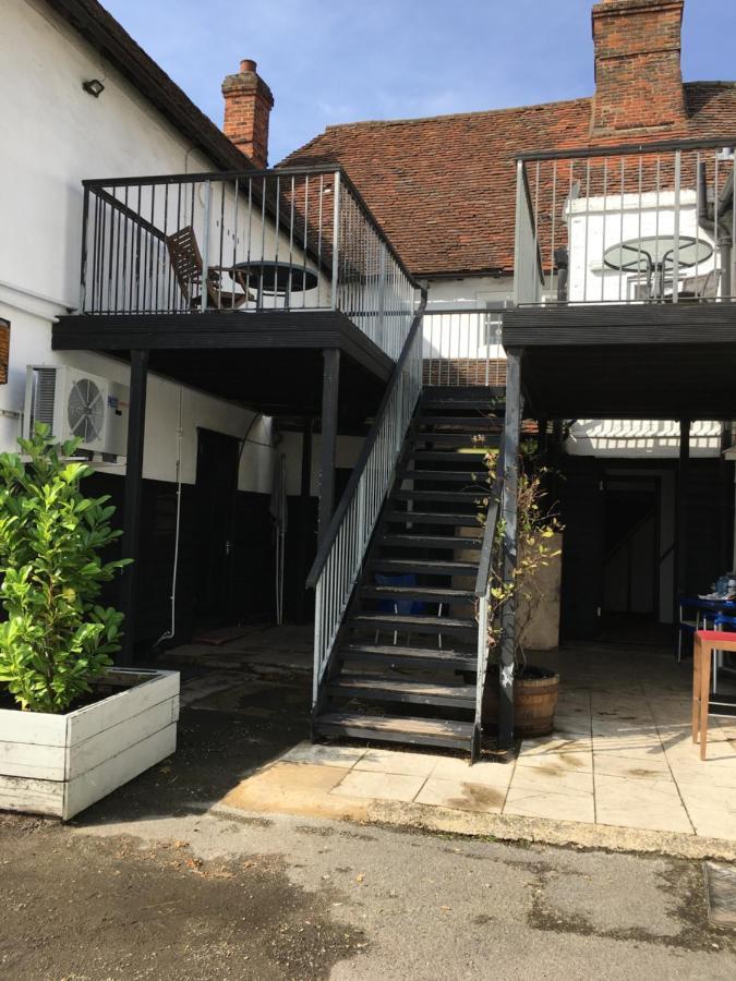 The Chequers Bed and Breakfast Royston  Buitenkant foto