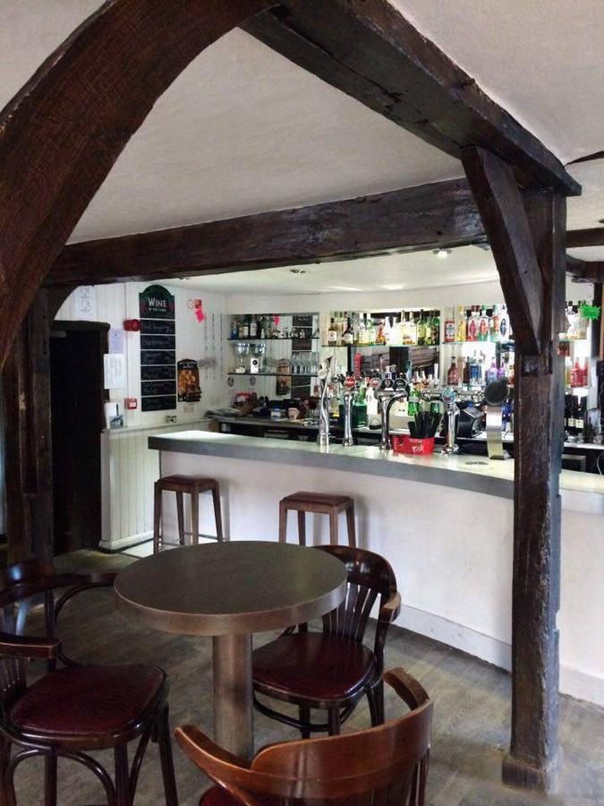 The Chequers Bed and Breakfast Royston  Buitenkant foto